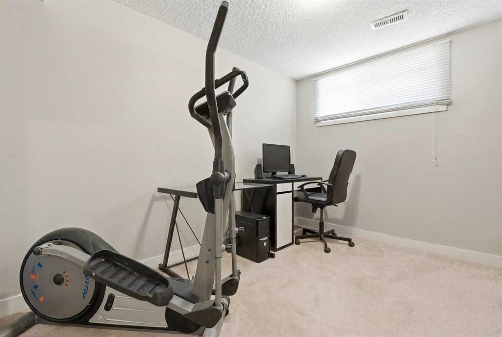 263 Doverview Crescent Se, Calgary, AB - Indoor Photo Showing Other Room