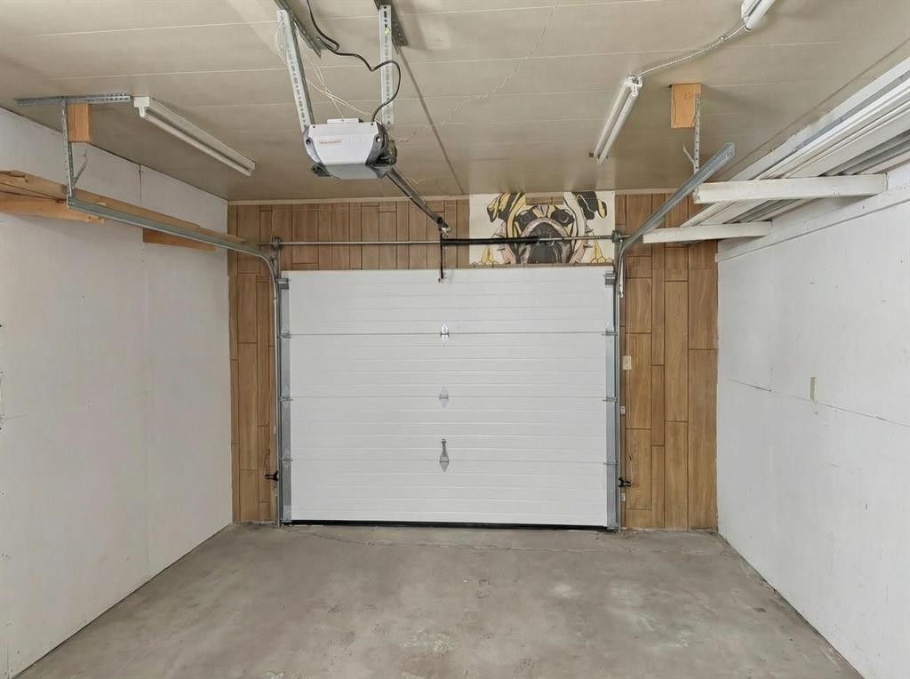 263 Doverview Crescent Se, Calgary, AB - Indoor Photo Showing Garage