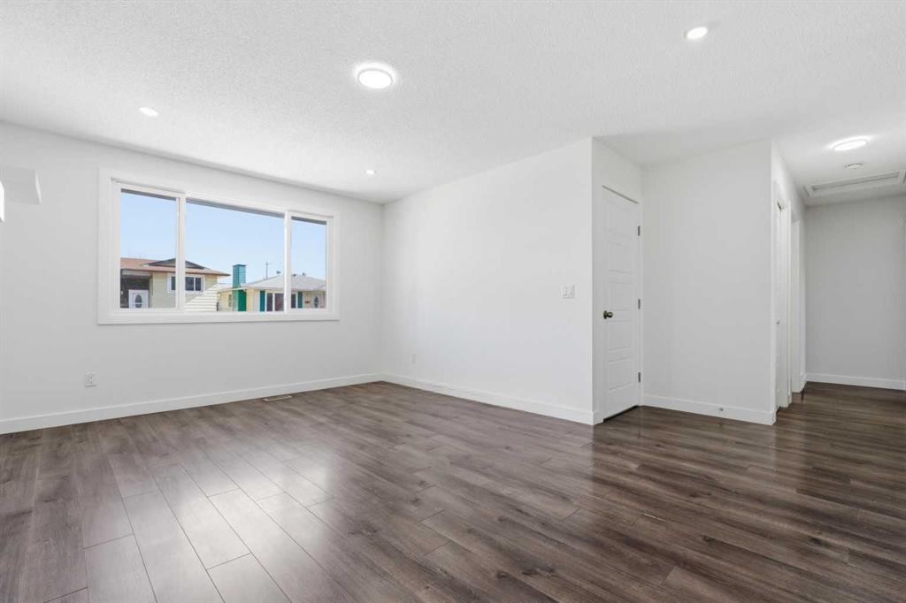 263 Doverview Crescent Se, Calgary, AB - Indoor Photo Showing Other Room