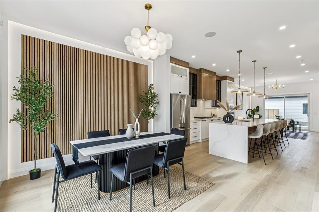 525 32 Street Nw, Calgary, AB - Indoor Photo Showing Dining Room