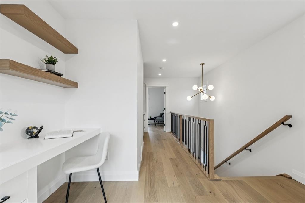 525 32 Street Nw, Calgary, AB - Indoor Photo Showing Other Room