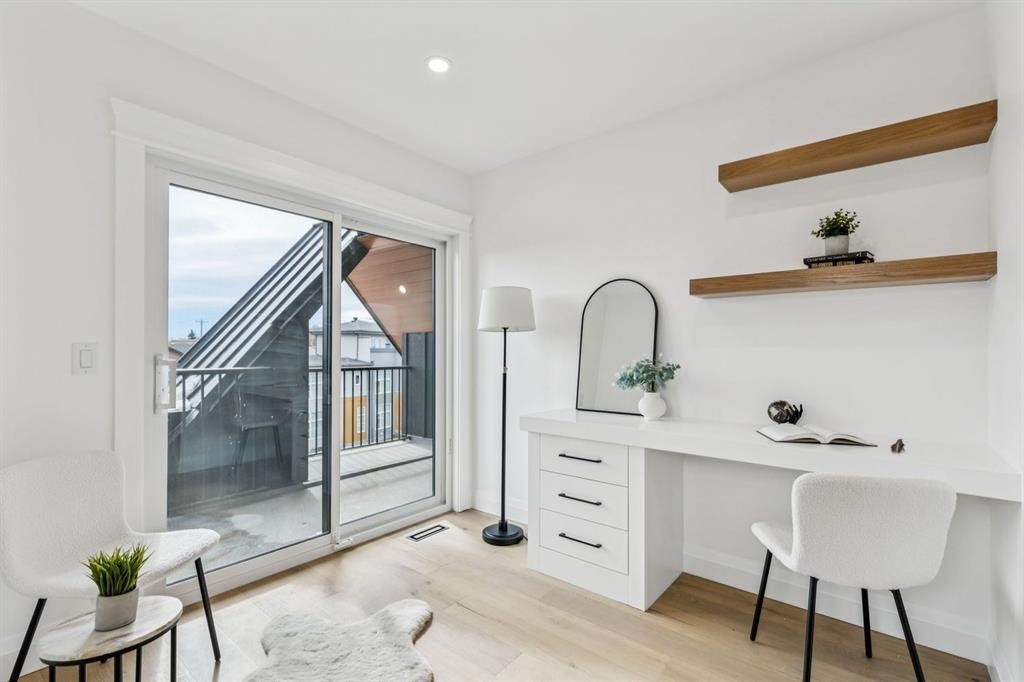 525 32 Street Nw, Calgary, AB - Indoor