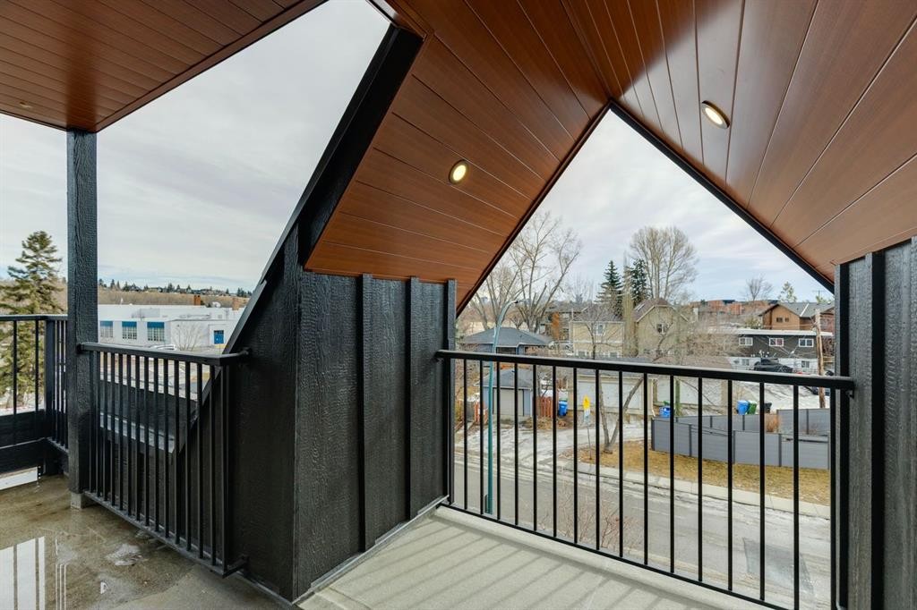 525 32 Street Nw, Calgary, AB - Outdoor With Balcony With Exterior