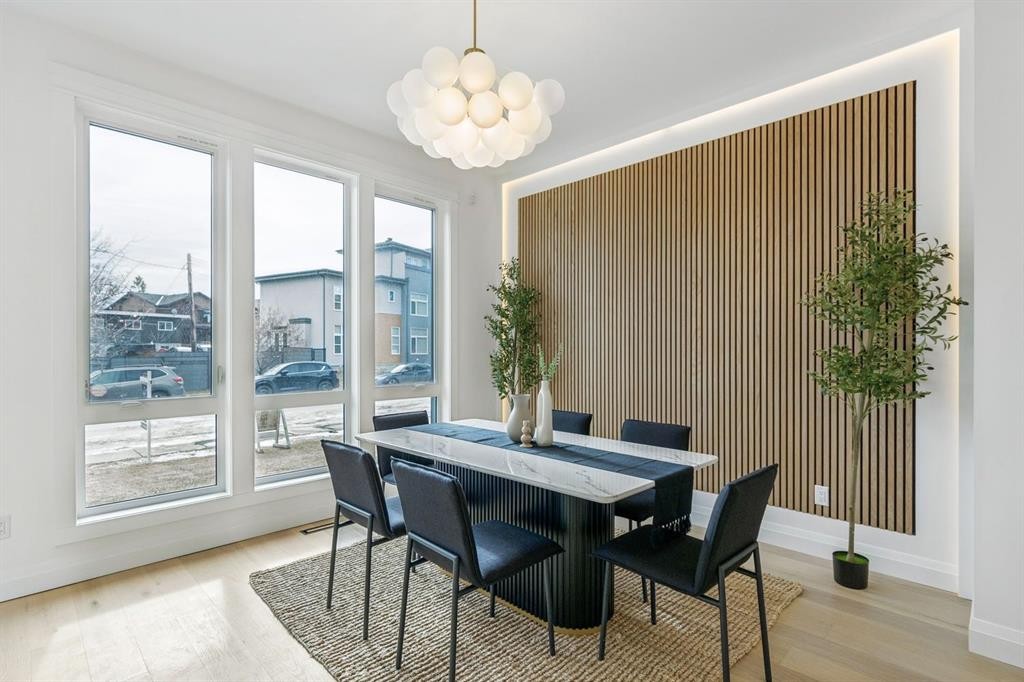 525 32 Street Nw, Calgary, AB - Indoor Photo Showing Dining Room