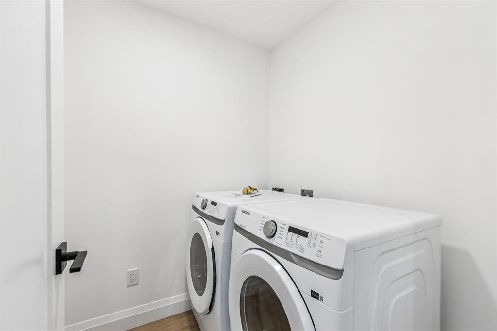 525 32 Street Nw, Calgary, AB - Indoor Photo Showing Laundry Room