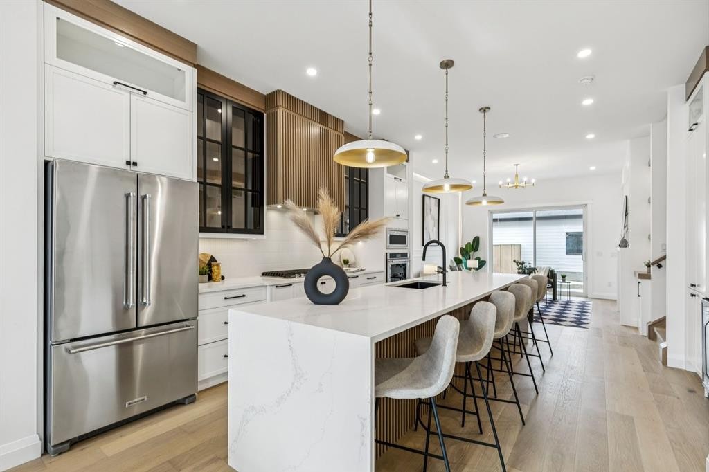525 32 Street Nw, Calgary, AB - Indoor Photo Showing Other Room