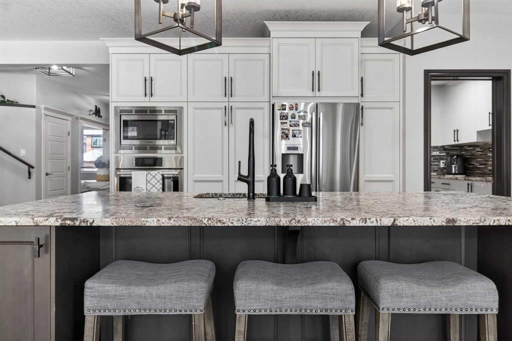 264 Stonemere Close, Chestermere, AB - Indoor Photo Showing Kitchen With Upgraded Kitchen