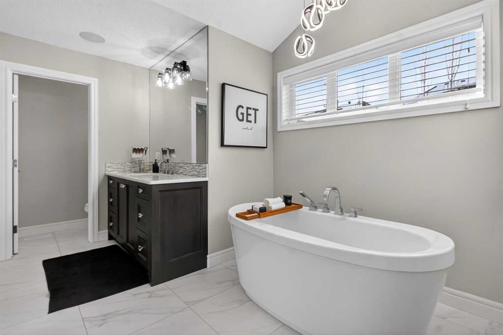 264 Stonemere Close, Chestermere, AB - Indoor Photo Showing Bathroom