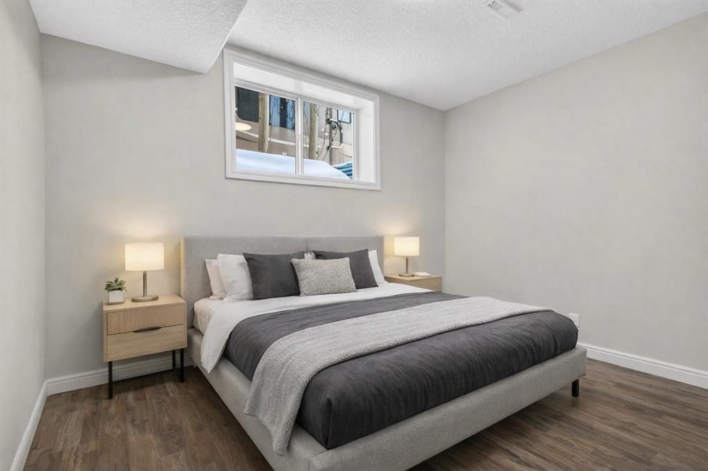 264 Stonemere Close, Chestermere, AB - Indoor Photo Showing Bedroom
