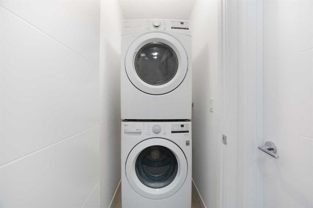 438 Copperstone Manor Se, Calgary, AB - Indoor Photo Showing Laundry Room