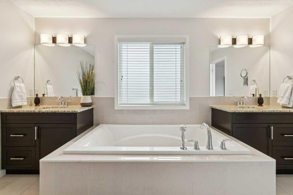 1173 Brightoncrest Common Se, Calgary, AB - Indoor Photo Showing Bathroom