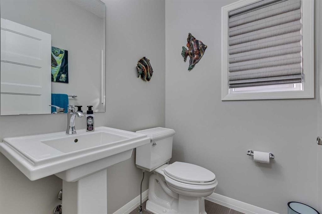 55 Sage Bluff Green Nw, Calgary, AB - Indoor Photo Showing Bathroom