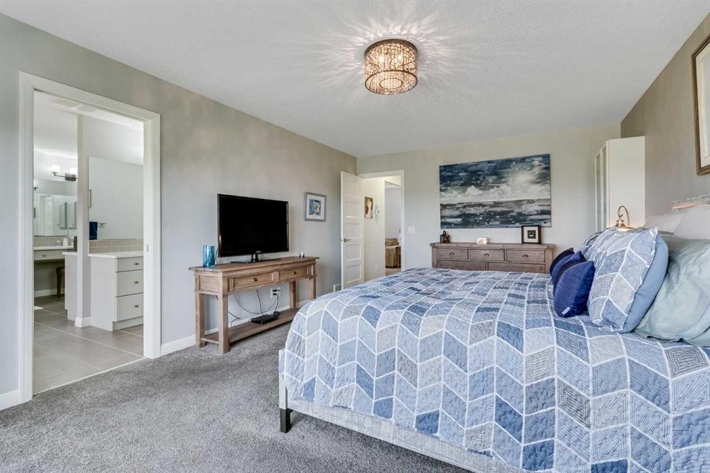 55 Sage Bluff Green Nw, Calgary, AB - Indoor Photo Showing Bedroom