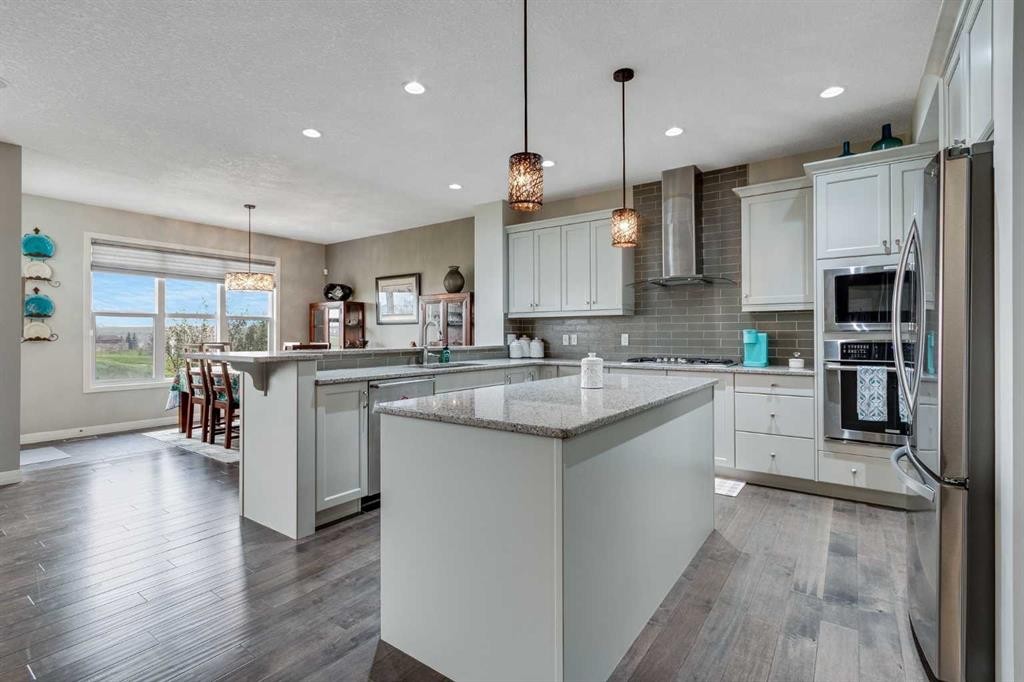 55 Sage Bluff Green Nw, Calgary, AB - Indoor Photo Showing Kitchen With Upgraded Kitchen