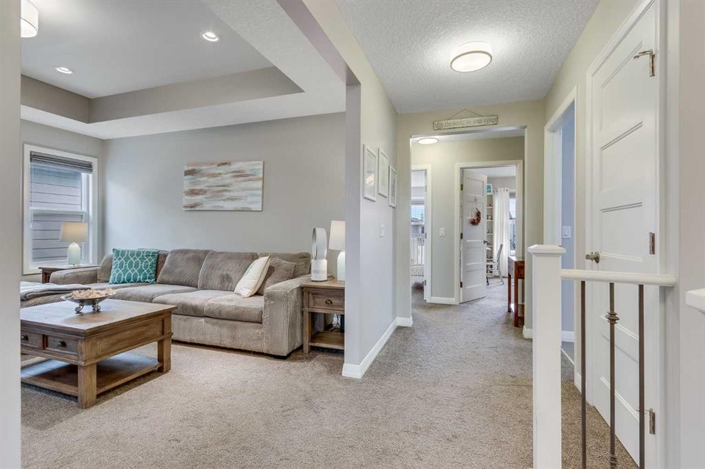 55 Sage Bluff Green Nw, Calgary, AB - Indoor Photo Showing Living Room