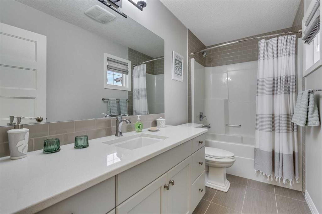 55 Sage Bluff Green Nw, Calgary, AB - Indoor Photo Showing Bathroom