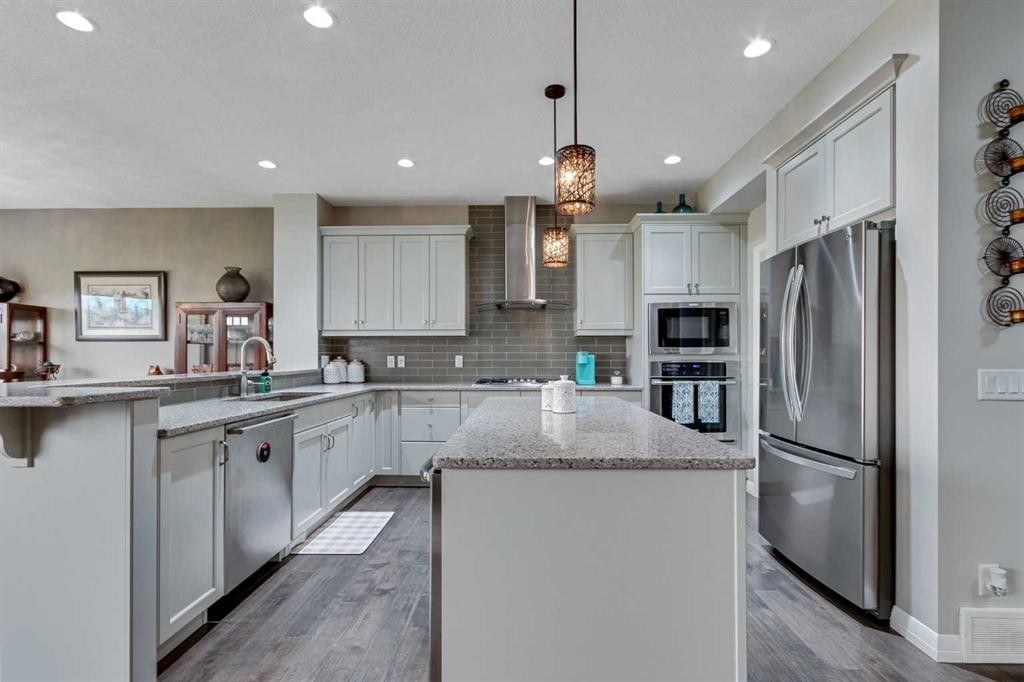 55 Sage Bluff Green Nw, Calgary, AB - Indoor Photo Showing Kitchen With Upgraded Kitchen