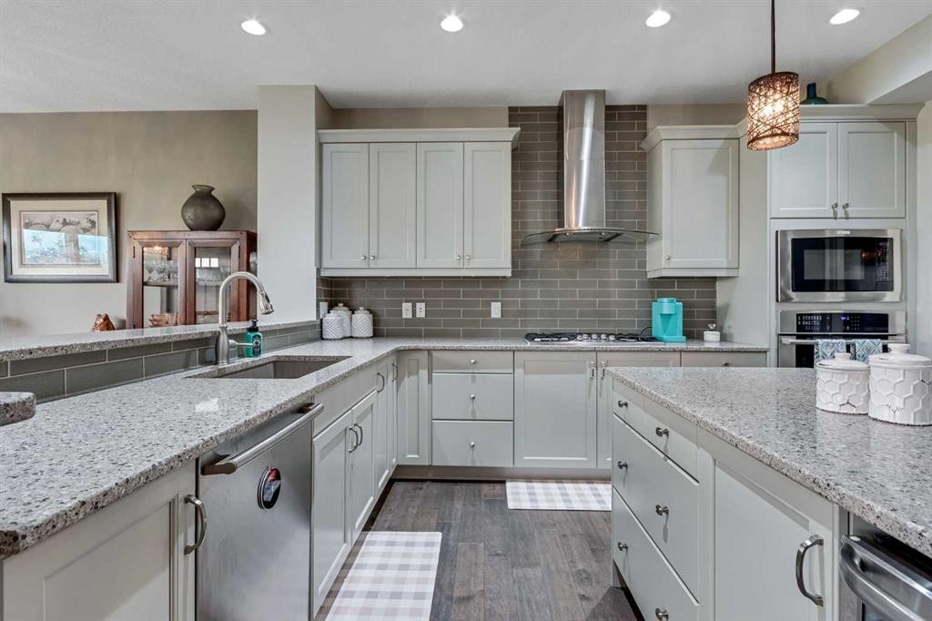 55 Sage Bluff Green Nw, Calgary, AB - Indoor Photo Showing Kitchen With Upgraded Kitchen