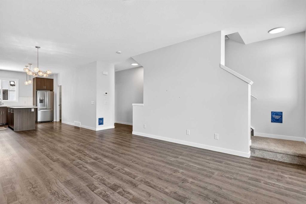 121-1750 Rangeview Drive Se, Calgary, AB - Indoor Photo Showing Kitchen