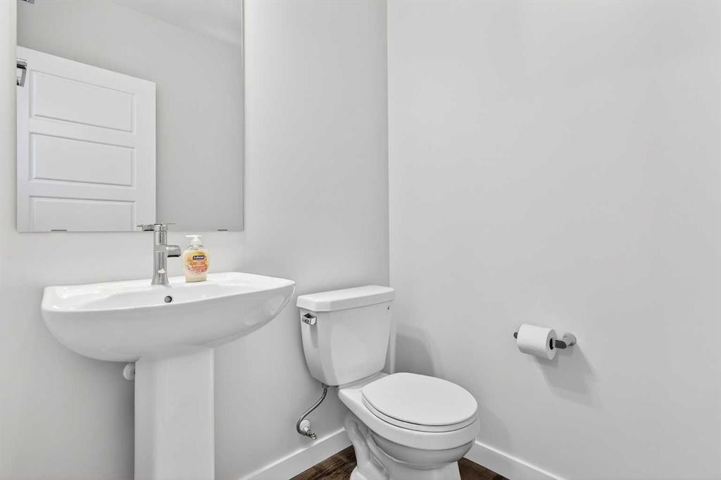121-1750 Rangeview Drive Se, Calgary, AB - Indoor Photo Showing Bathroom