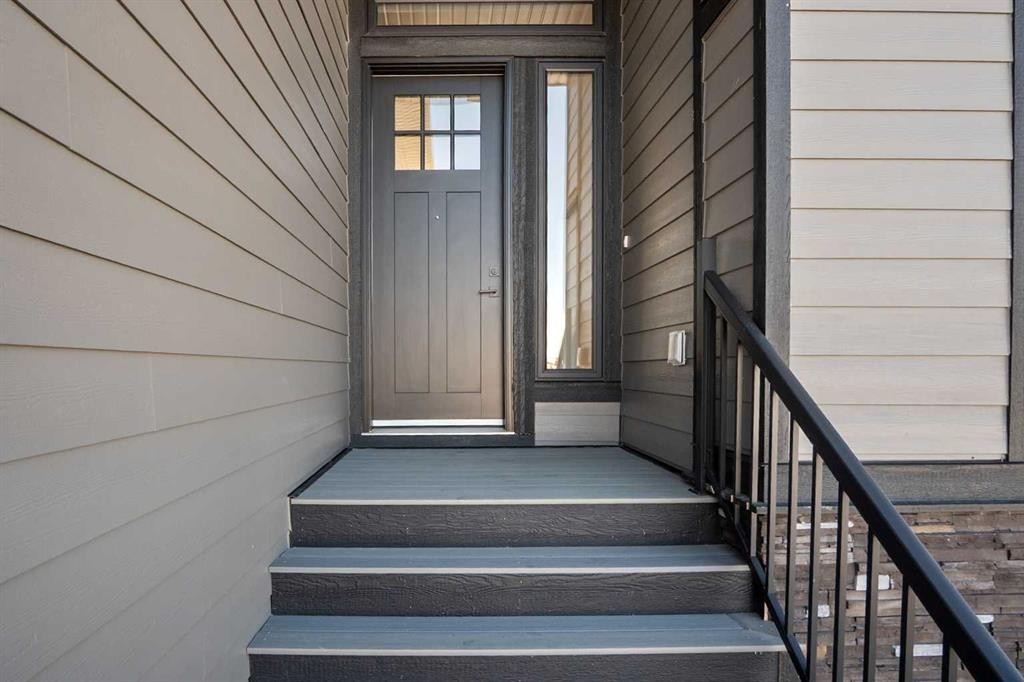 43 Viceroy Crescent, Olds, AB - Outdoor With Exterior