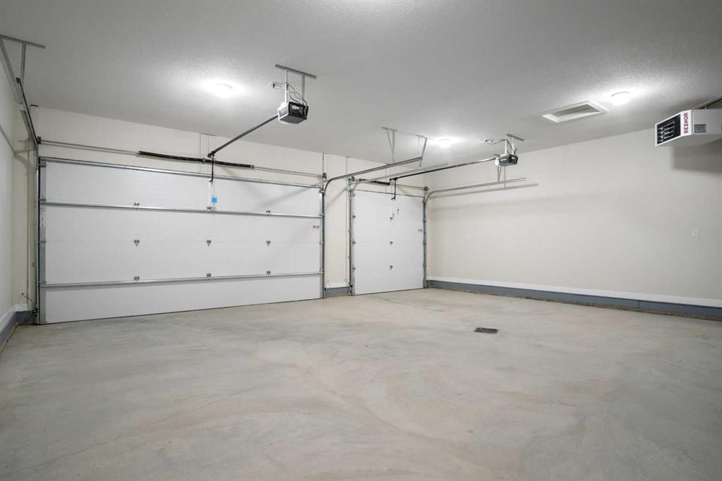 43 Viceroy Crescent, Olds, AB - Indoor Photo Showing Garage
