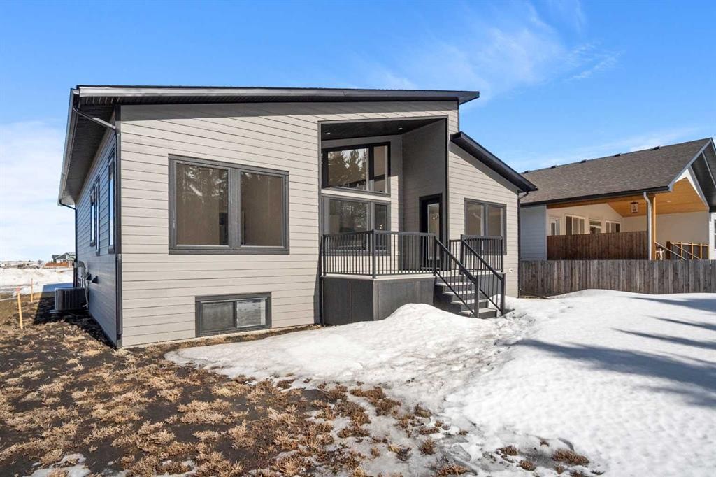 43 Viceroy Crescent, Olds, AB - Outdoor