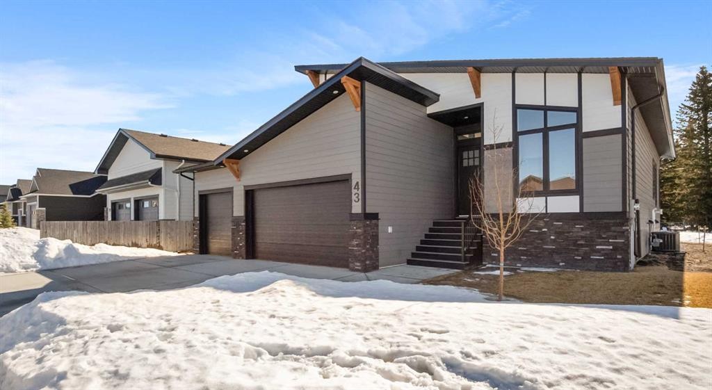 43 Viceroy Crescent, Olds, AB - Outdoor