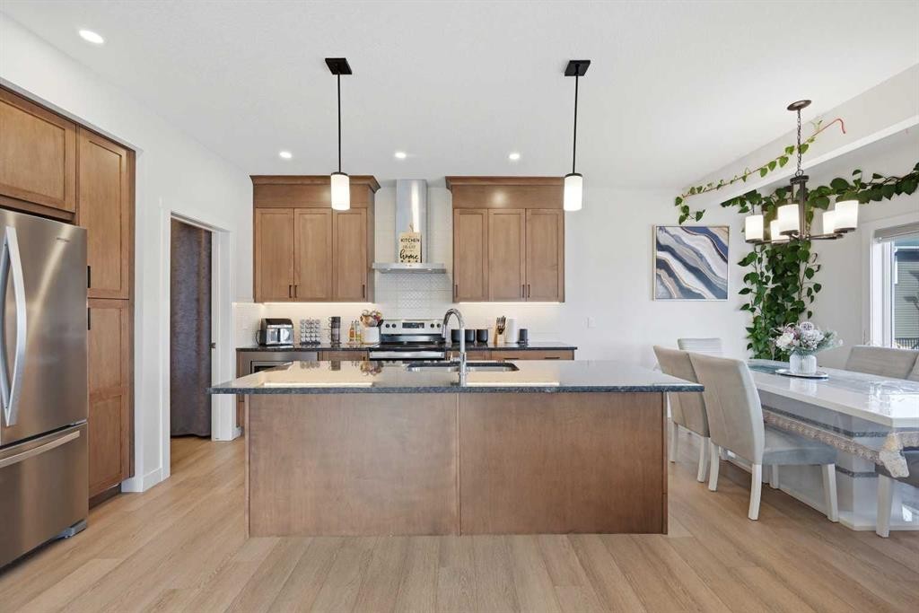 1448 Bayview Point Sw, Airdrie, AB - Indoor Photo Showing Kitchen With Upgraded Kitchen