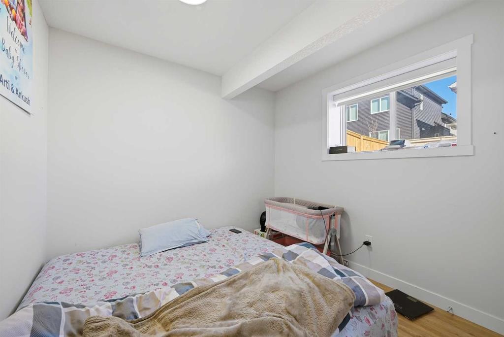 1448 Bayview Point Sw, Airdrie, AB - Indoor Photo Showing Bedroom