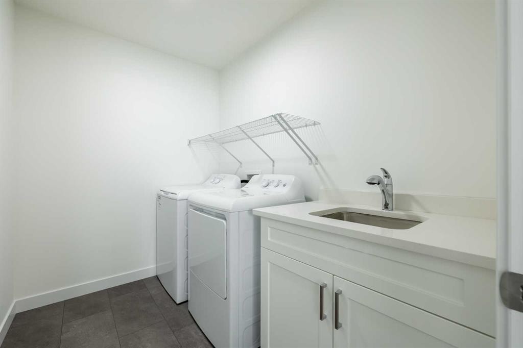 721 Clearview Green, Chestermere, AB - Indoor Photo Showing Laundry Room