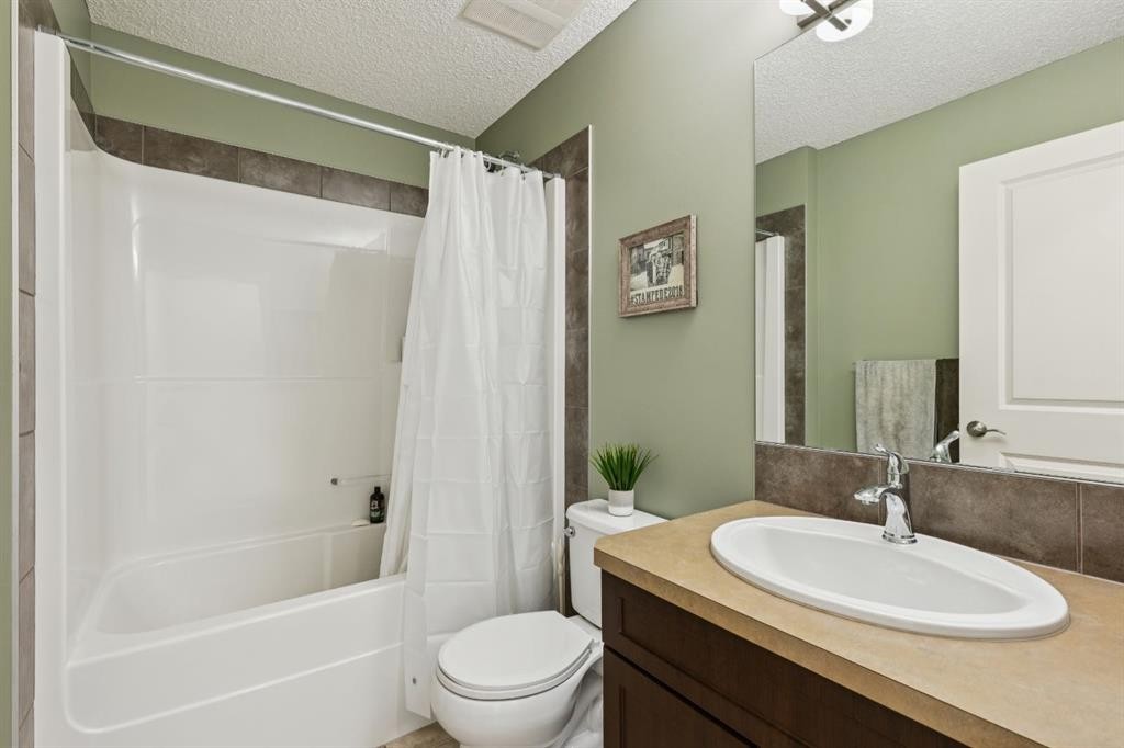 298 River Heights Crescent, Cochrane, AB - Indoor Photo Showing Bathroom
