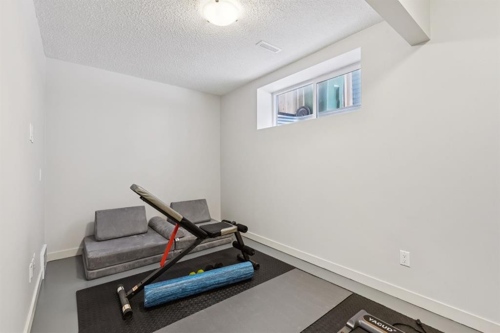 298 River Heights Crescent, Cochrane, AB - Indoor