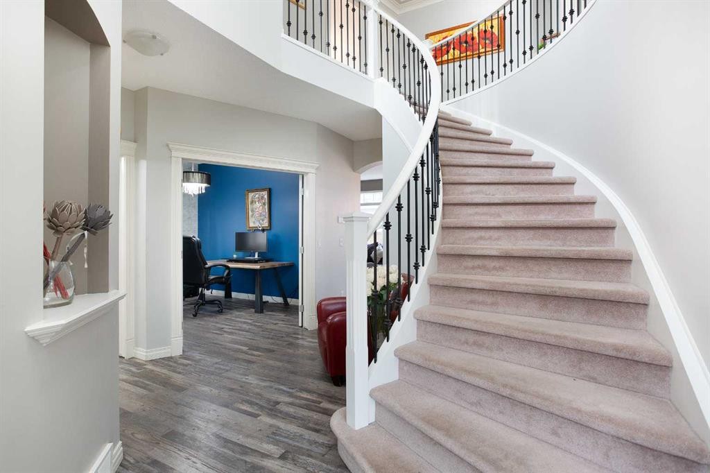 90 Discovery Ridge Road Sw, Calgary, AB