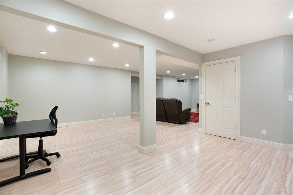 90 Discovery Ridge Road Sw, Calgary, AB
