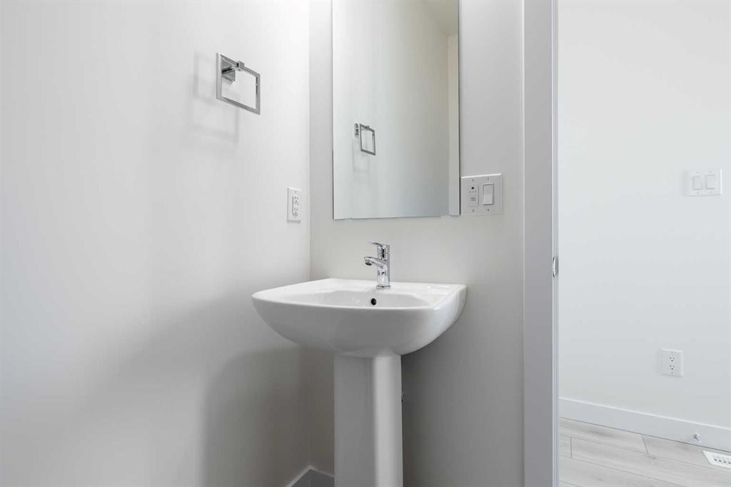 729 Clearview Green, Chestermere, AB - Indoor Photo Showing Bathroom