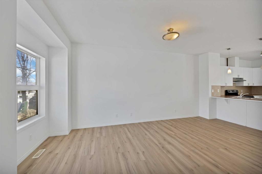 3503-111 Tarawood Lane Ne, Calgary, AB - Indoor Photo Showing Other Room
