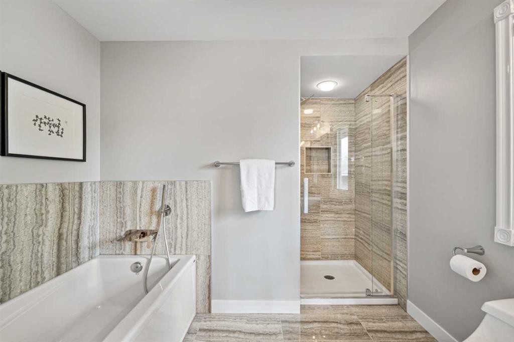 308 Parkridge Green Se, Calgary, AB - Indoor Photo Showing Bathroom