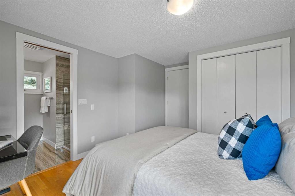 308 Parkridge Green Se, Calgary, AB - Indoor Photo Showing Bedroom