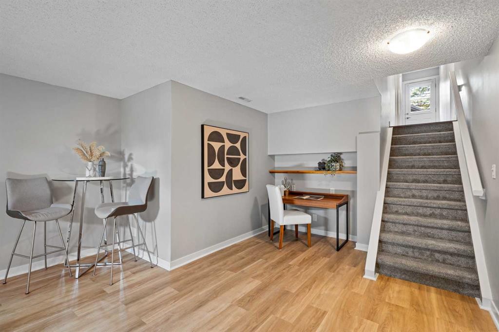 308 Parkridge Green Se, Calgary, AB - Indoor Photo Showing Other Room