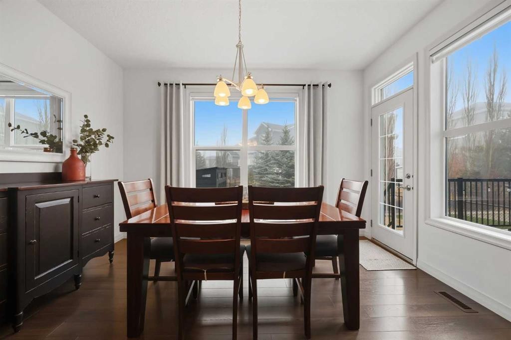344 Sunset View, Cochrane, AB - Indoor Photo Showing Dining Room