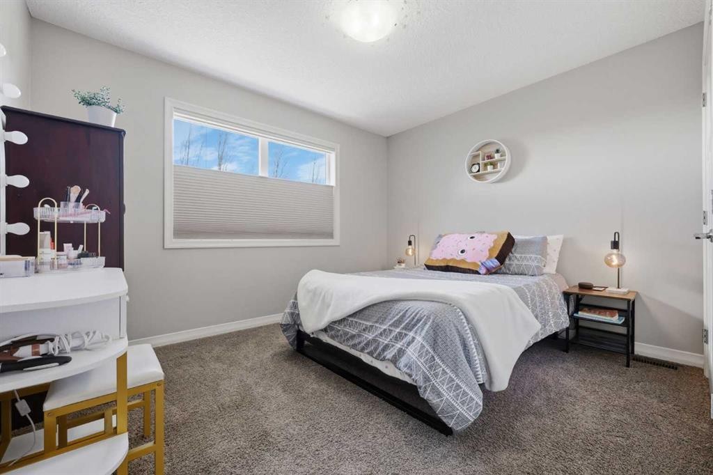 344 Sunset View, Cochrane, AB - Indoor Photo Showing Bedroom