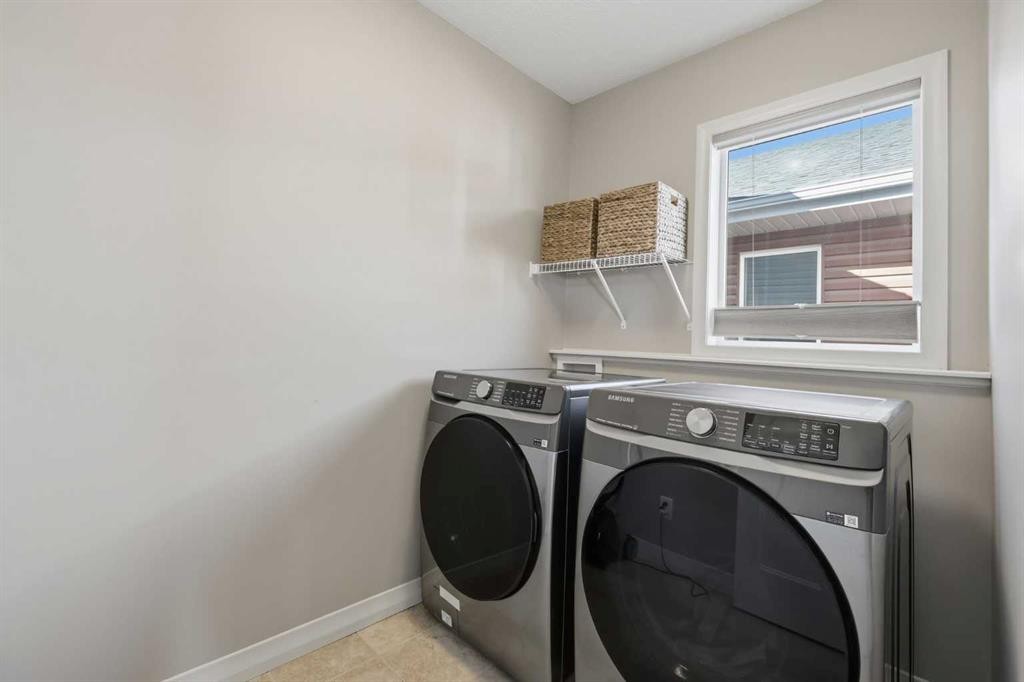344 Sunset View, Cochrane, AB - Indoor Photo Showing Laundry Room