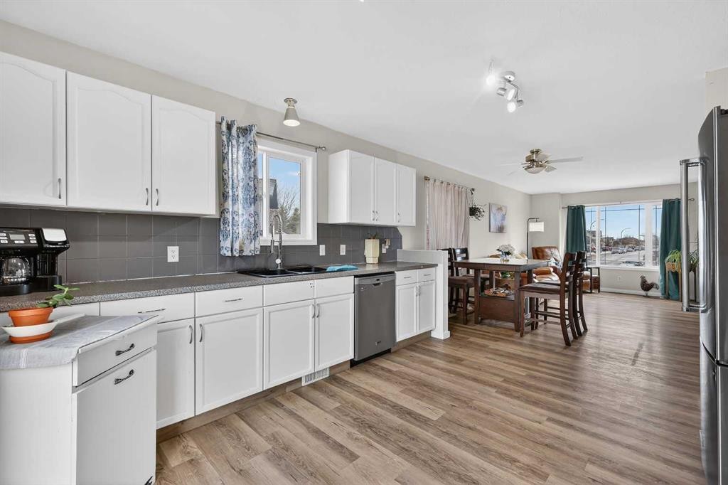 1175 Strathcona Road, Strathmore, AB - Indoor Photo Showing Kitchen