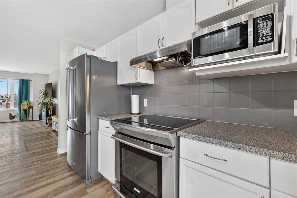 1175 Strathcona Road, Strathmore, AB - Indoor Photo Showing Kitchen With Upgraded Kitchen