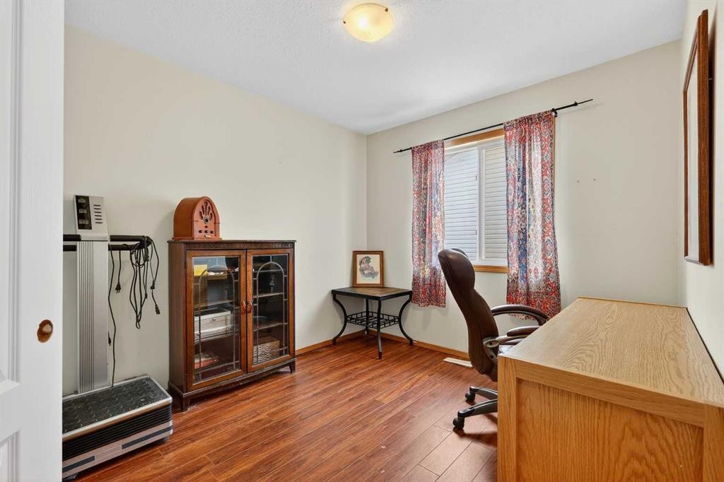 1175 Strathcona Road, Strathmore, AB - Indoor