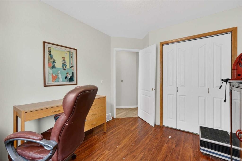 1175 Strathcona Road, Strathmore, AB - Indoor Photo Showing Office