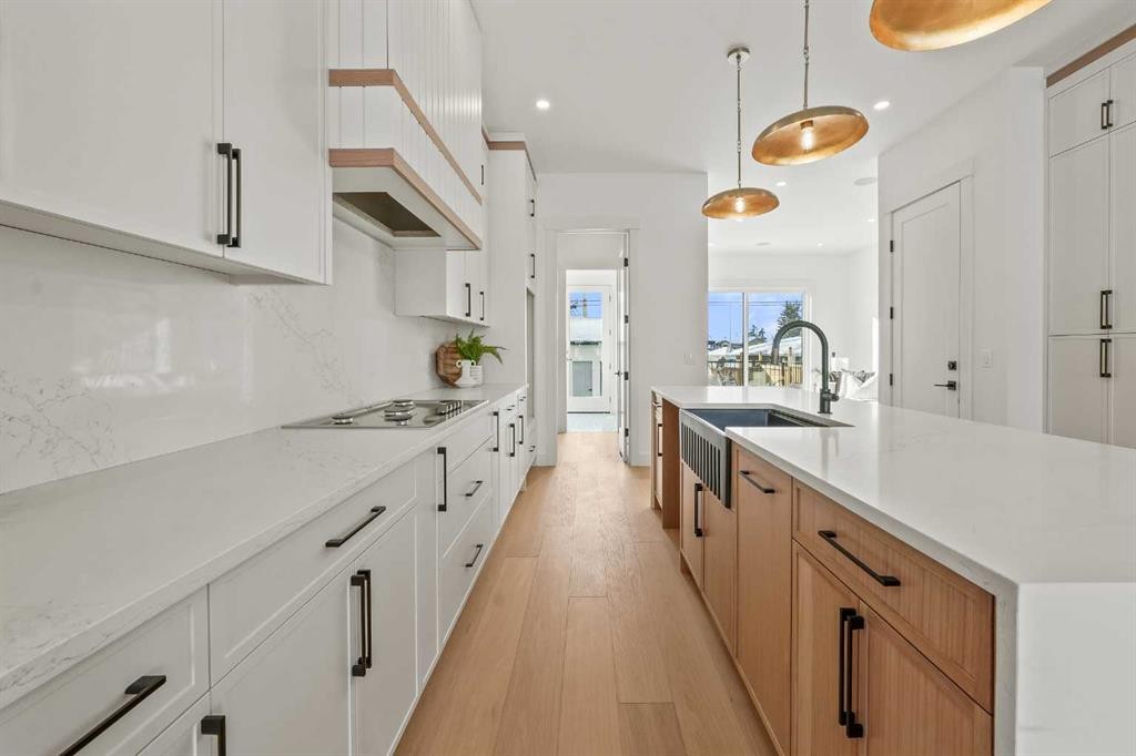 2421 25 Avenue Nw, Calgary, AB