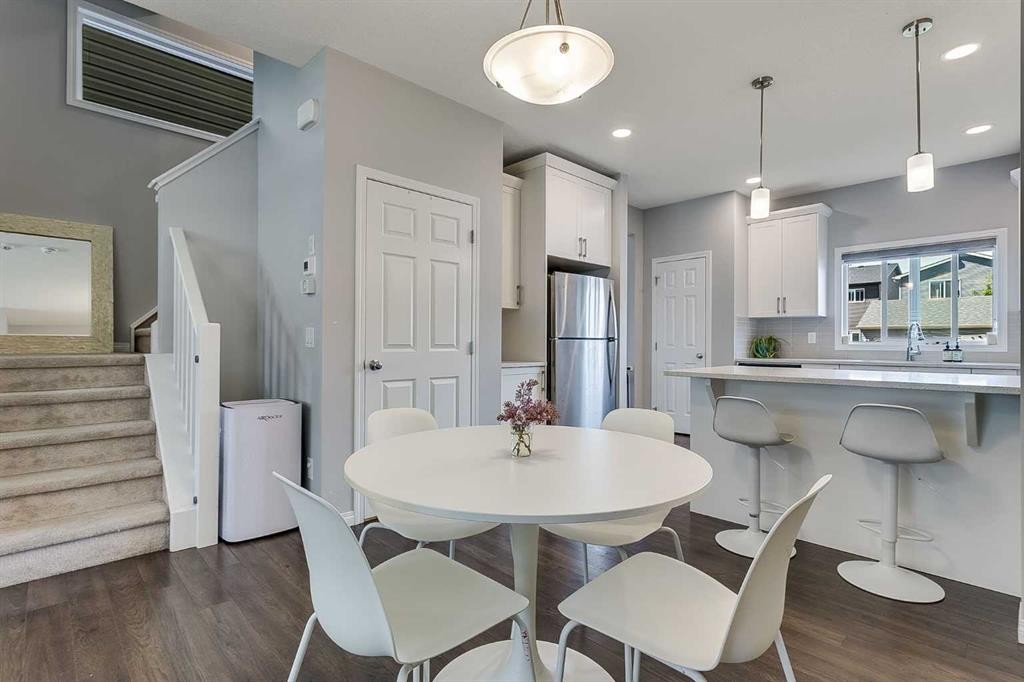 254 Walgrove Terrace Se, Calgary, AB - Indoor Photo Showing Dining Room