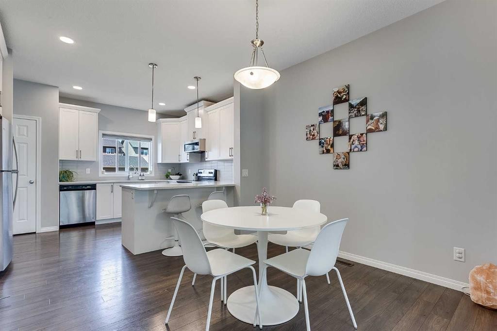 254 Walgrove Terrace Se, Calgary, AB - Indoor Photo Showing Dining Room
